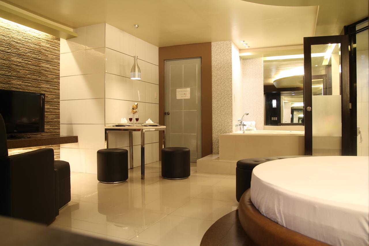 One Serenata Hotel Bacao Cavite Zewnętrze zdjęcie